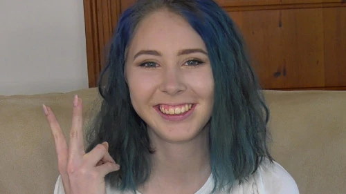 Horny Nerd Teen brings herself to Orgasm with Vibrator: Ansehen auf EroticOnly.DE